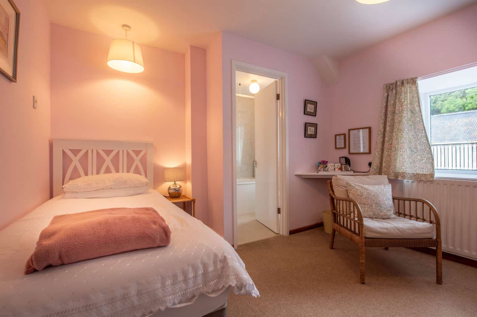 Rye Hill Farm Bed and Breakfast family room with bathroom